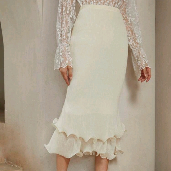 Elegant Layered Ruffle Trim Bodycon Skirt Maxi Women Outfit - Picture 5 of 7